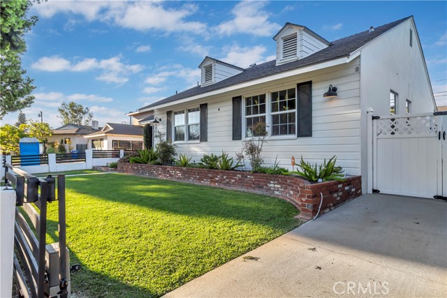 Detail Gallery Image 4 of 33 For 6835 E Parapet, Long Beach,  CA 90808 - 4 Beds | 4 Baths