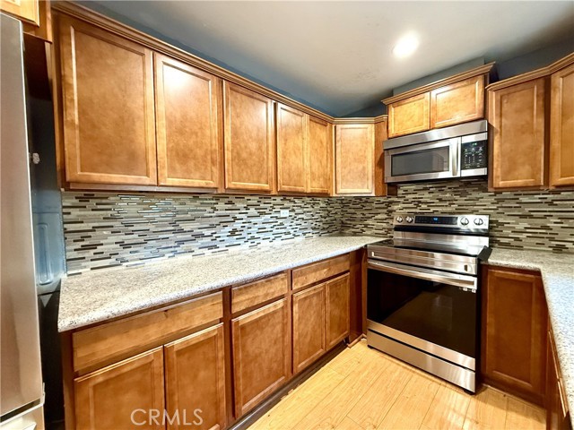 Detail Gallery Image 11 of 26 For 7320 Lennox Ave #H1,  Van Nuys,  CA 91405 - 2 Beds | 2/1 Baths