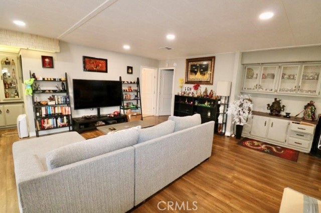 731 Glenlake Drive, Placentia CA: https://media.crmls.org/medias/63e45e31-3e5e-4395-99b6-9b51880c0486.jpg