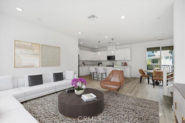 Detail Gallery Image 4 of 32 For 2392 Haley Point Drive #103,  Ventura,  CA 93003 - 2 Beds | 2/1 Baths