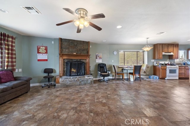 Detail Gallery Image 7 of 33 For 13285 Mesquite, Apple Valley,  CA 92308 - 3 Beds | 2/1 Baths