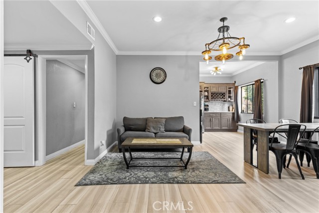 Detail Gallery Image 11 of 26 For 17500 Sherman Way #102,  Van Nuys,  CA 91406 - 3 Beds | 2 Baths