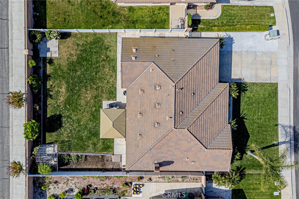 https://media.crmls.org/medias/63e59726-4faf-4f9c-8b51-cb240a660018.jpg?preset=X-Large