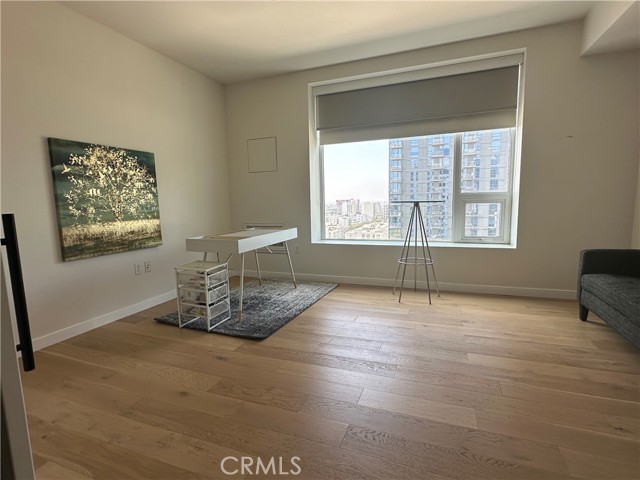 1050 S Grand Avenue, Los Angeles CA: https://media.crmls.org/medias/63e608ea-6ded-47a1-b7a0-f78a70da6090.jpg