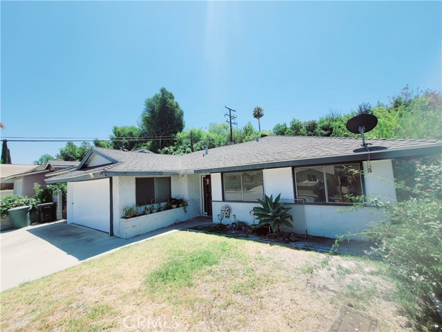 3030 E Valley View Avenue, West Covina CA: https://media.crmls.org/medias/63e70daa-209a-4c8d-8adb-0ce75da4f874.jpg