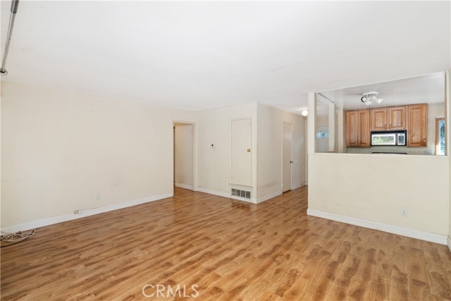 Image 11 of 25 For 20609 Clark Street