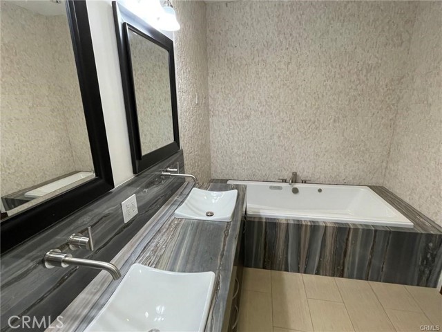 Detail Gallery Image 7 of 15 For 17358 Martha St, Encino,  CA 91316 - 3 Beds | 2/1 Baths