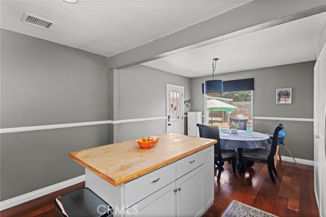 289 E Mckinley Avenue, Pomona CA: https://media.crmls.org/medias/63e8bd62-8e74-45f8-866e-7114eee2c58f.jpg
