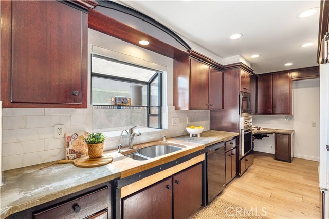 Detail Gallery Image 8 of 23 For 4286 W 182nd St a,  Torrance,  CA 90504 - 2 Beds | 2 Baths