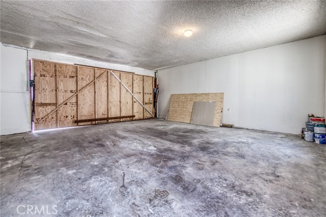 Large Garage with ADU Potential. Garage Entrance In alley way