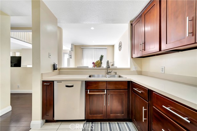 Detail Gallery Image 16 of 29 For 7317 Vassar Ave, Canoga Park,  CA 91303 - 3 Beds | 2/1 Baths