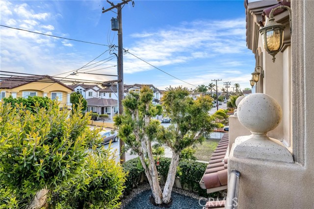 2221 Warfield Avenue, Redondo Beach, California 90278, 4 Bedrooms Bedrooms, ,2 BathroomsBathrooms,Residential,For Sale,Warfield,SB25029607