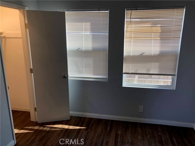 121 E Bort Street, Long Beach CA: https://media.crmls.org/medias/63ea17c5-1b3e-4acf-a726-7bd68edb9698.jpg