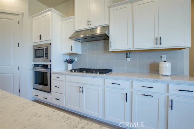 208 Luna Way, Hollister CA: https://media.crmls.org/medias/63ea6fad-4b72-4e6c-b3dc-e1523c5effb9.jpg
