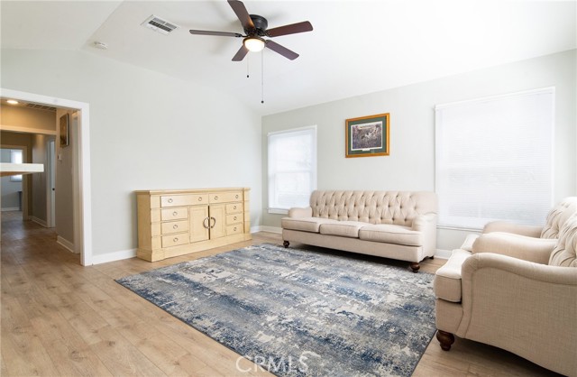 Detail Gallery Image 5 of 19 For 1241 W 89th St, Los Angeles,  CA 90044 - 3 Beds | 1 Baths