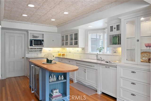 11818 Laurel Hills Road, Studio City CA: https://media.crmls.org/medias/63ead02c-abf3-497e-9ca6-40c8929f4772.jpg