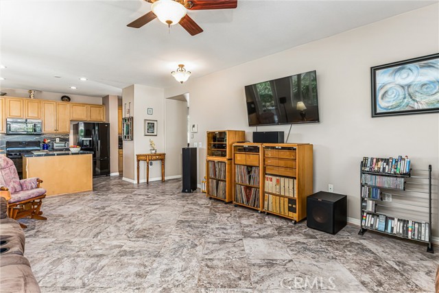 Detail Gallery Image 8 of 28 For 278 Kings Canyon, Beaumont,  CA 92223 - 2 Beds | 2 Baths