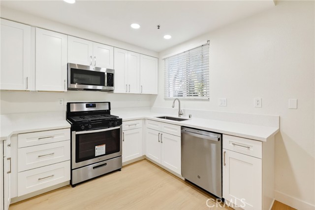 Detail Gallery Image 5 of 22 For 78 Magellan Aisle, Irvine,  CA 92620 - 3 Beds | 2 Baths