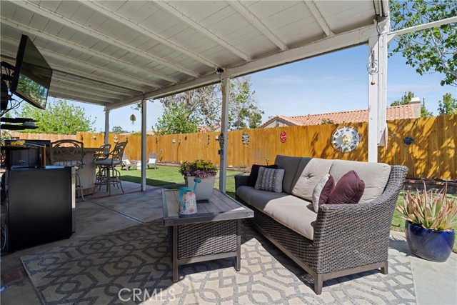 1605 Kings Road, Palmdale CA: https://media.crmls.org/medias/63ec0b6e-a50e-4da2-a66b-f8c372a02efd.jpg