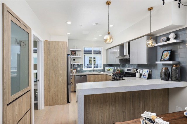 6 Oakmont Street, Phillips Ranch CA: https://media.crmls.org/medias/63ec373c-d5f5-4532-a30f-c7e5f26cb015.jpg