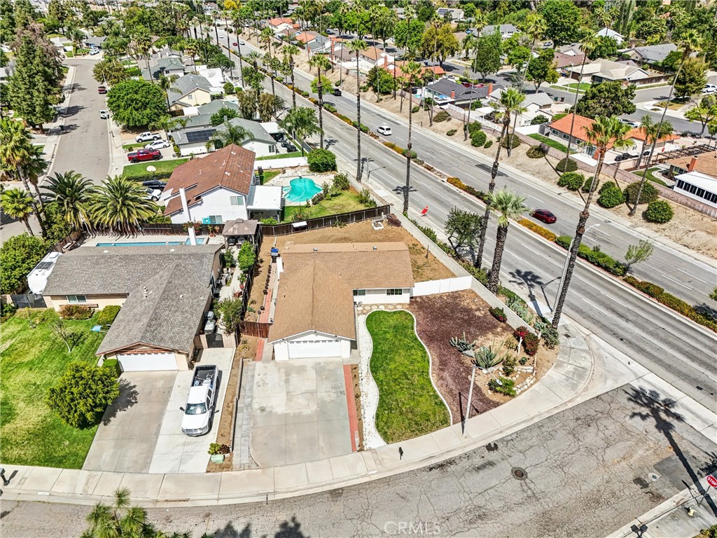 https://media.crmls.org/medias/63ec5224-a9e9-4819-928c-bae1d778a1d2.jpg?preset=X-Large