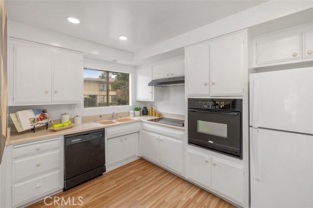 Detail Gallery Image 4 of 45 For 1000 Cordova St #101,  Pasadena,  CA 91106 - 2 Beds | 2 Baths