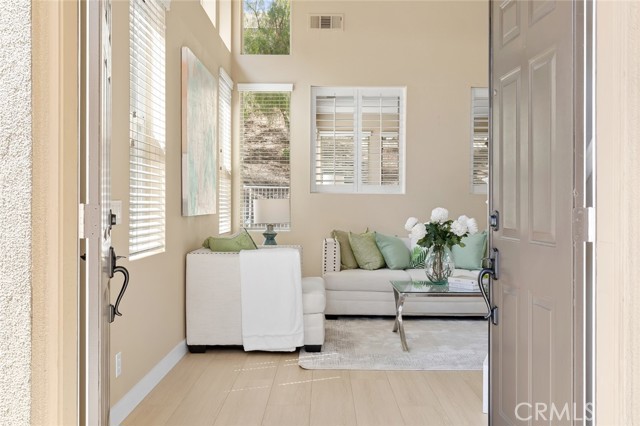 Detail Gallery Image 5 of 37 For 9 Baroque Way, Lake Forest,  CA 92610 - 5 Beds | 2/1 Baths