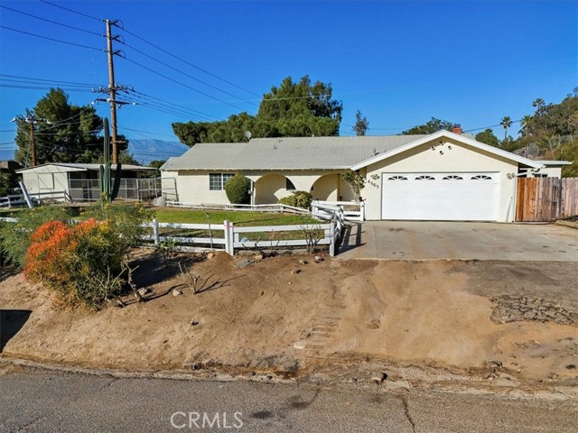 Detail Gallery Image 4 of 63 For 4565 Crestview Dr, Norco,  CA 92860 - 5 Beds | 3 Baths