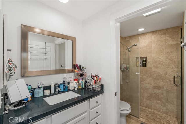 Detail Gallery Image 12 of 29 For 11531 Riverside Dr #209,  Valley Village,  CA 91602 - 2 Beds | 2 Baths