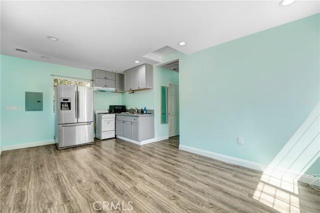 20751 Parthenia Street, Winnetka CA: https://media.crmls.org/medias/63eddcaf-42c0-476a-b37c-47caaaf50444.jpg