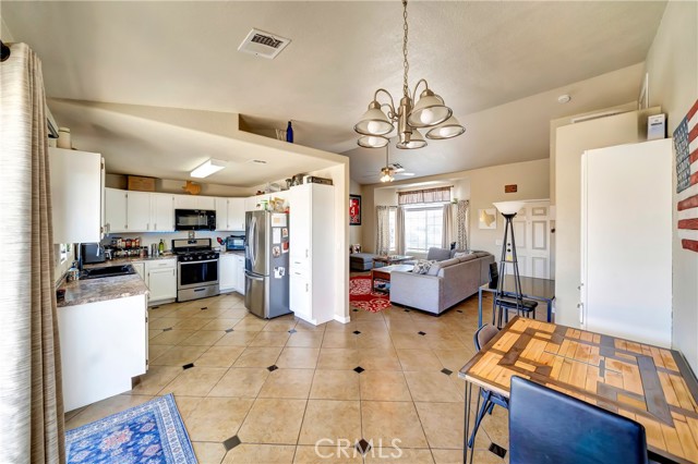 Detail Gallery Image 10 of 39 For 3531 San Jacinto Ave, Rosamond,  CA 93560 - 3 Beds | 2 Baths