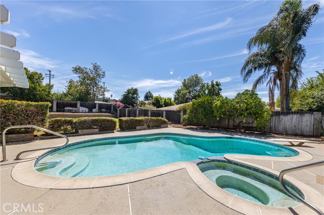 Detail Gallery Image 21 of 22 For 526 Nottingham Dr, Redlands,  CA 92373 - 4 Beds | 2 Baths