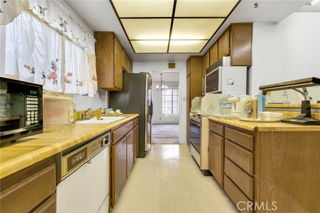 12458 Herrick Avenue photo 7
