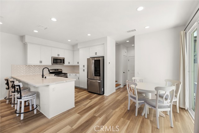 Detail Gallery Image 6 of 31 For 31312 Calle Cirros, Temecula,  CA 92592 - 3 Beds | 2/1 Baths