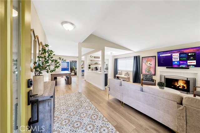 Detail Gallery Image 3 of 44 For 2809 Olive Ln, Santa Ana,  CA 92706 - 4 Beds | 2 Baths