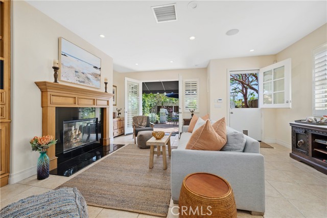 Detail Gallery Image 17 of 45 For 334 Locust St #2,  Laguna Beach,  CA 92651 - 3 Beds | 2/1 Baths