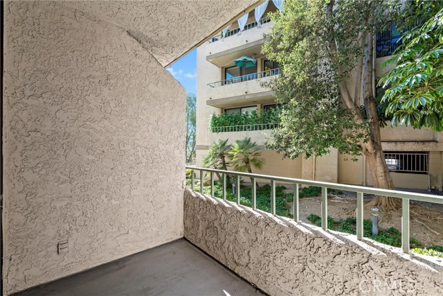 Detail Gallery Image 19 of 28 For 4141 via Marisol #215,  Los Angeles,  CA 90042 - 2 Beds | 2 Baths