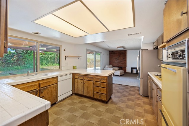 Detail Gallery Image 23 of 64 For 6164 Amberwood Dr, Rancho Cucamonga,  CA 91701 - 4 Beds | 2/1 Baths