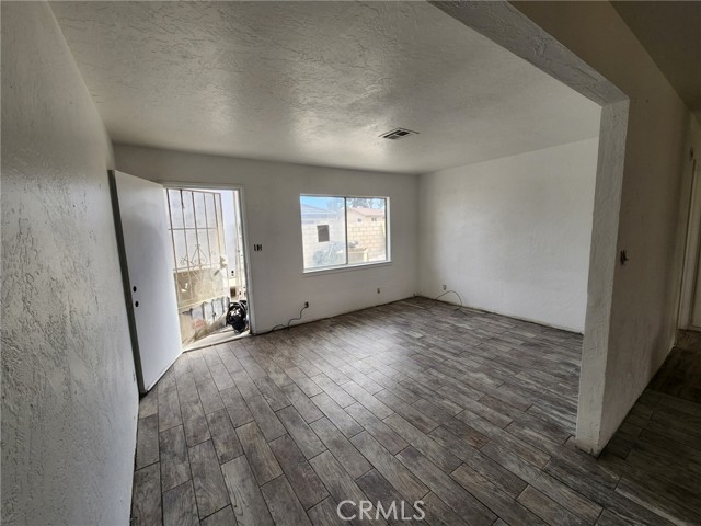 Detail Gallery Image 11 of 42 For 15995 & 15997 Spruce St, Hesperia,  CA 92345 - – Beds | – Baths