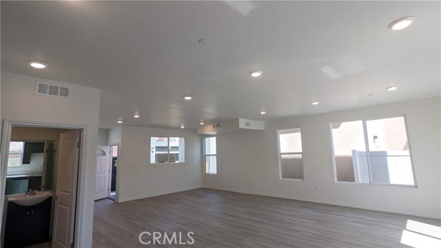 Detail Gallery Image 6 of 19 For 15126 W Logos Ct, North Hills,  CA 91343 - 3 Beds | 2/1 Baths