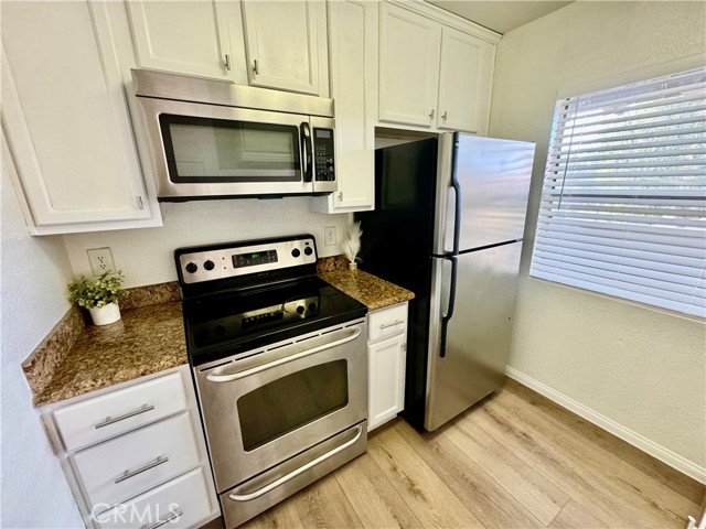 Detail Gallery Image 10 of 21 For 1345 Cabrillo Park Dr. #J16,  Santa Ana,  CA 92701 - 1 Beds | 1 Baths