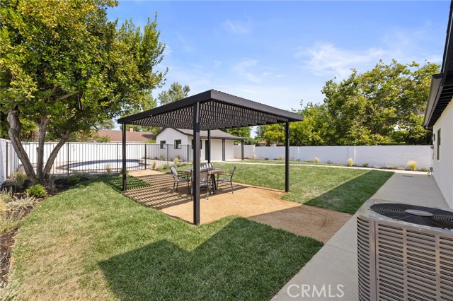 8840 Valjean Avenue, North Hills CA: https://media.crmls.org/medias/63f5acd9-7596-4354-9fb5-f7e7055fbae7.jpg