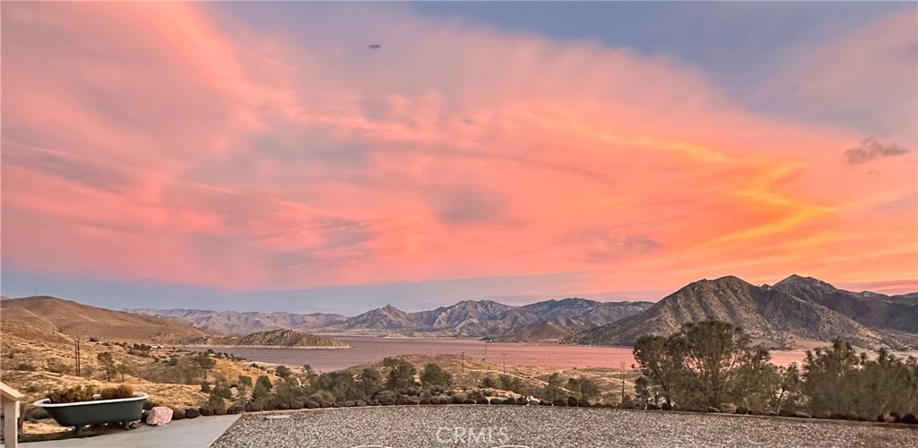 https://media.crmls.org/medias/63f61335-9888-413d-8ad8-2196c7961aea.jpg?preset=X-Large