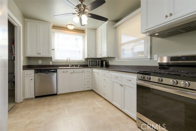 Detail Gallery Image 9 of 44 For 810 East St, Orland,  CA 95963 - 2 Beds | 1/1 Baths