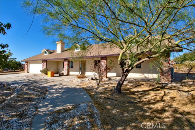 Detail Gallery Image 2 of 29 For 5320 Yucca Mesa Rd, Yucca Valley,  CA 92284 - 3 Beds | 2 Baths