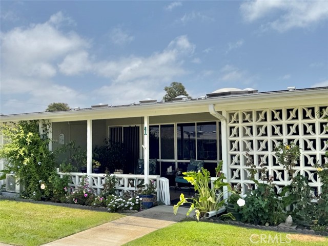 1664 Thunderbird Drive, Seal Beach CA: https://media.crmls.org/medias/63f7ddb1-87b7-47b6-b72a-427bec647b13.jpg