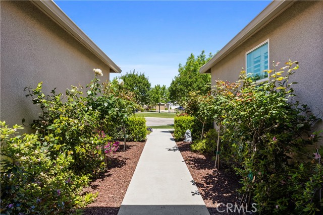 Detail Gallery Image 2 of 37 For 12401 Winterbourne, Bakersfield,  CA 93312 - 2 Beds | 2 Baths