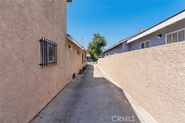 138 W Gage Avenue, Los Angeles CA: https://media.crmls.org/medias/63f90889-be54-416f-a35a-cfc6328bd6fc.jpg