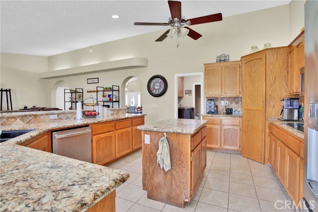 Detail Gallery Image 19 of 61 For 7870 El Manor Rd, Oak Hills,  CA 92344 - 4 Beds | 2/1 Baths