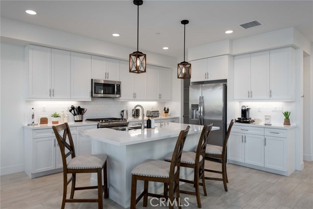 Detail Gallery Image 4 of 32 For 84650 Litorale Ct, Indio,  CA 92203 - 4 Beds | 4/1 Baths